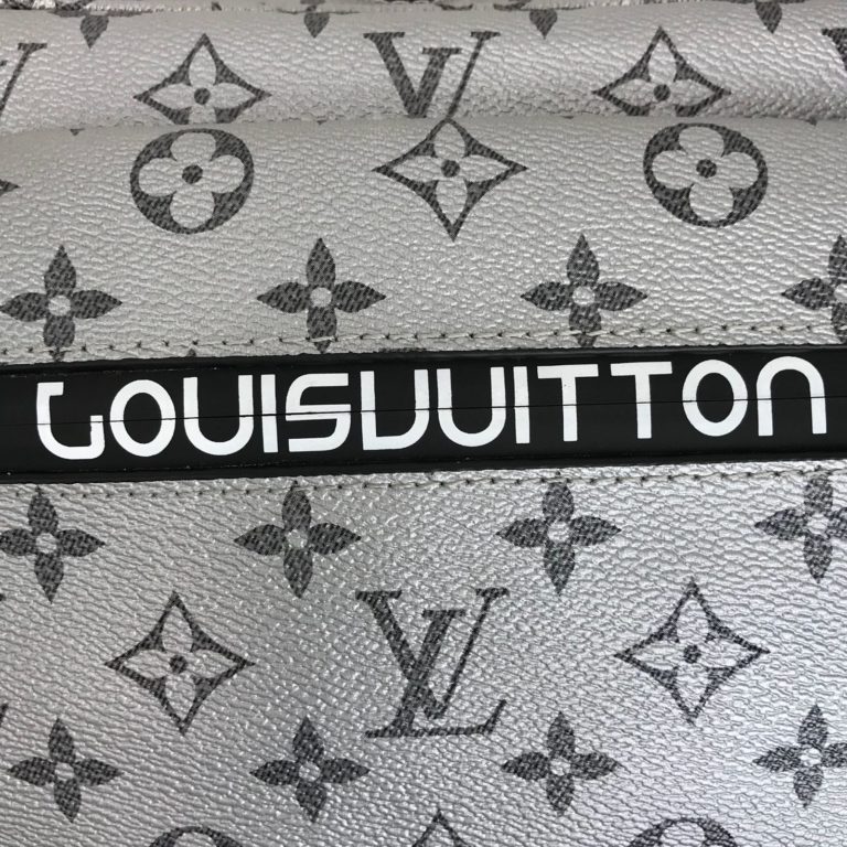 louis vuitton canta Messenger Pm Pacific ithal gumus renk 26x19x8