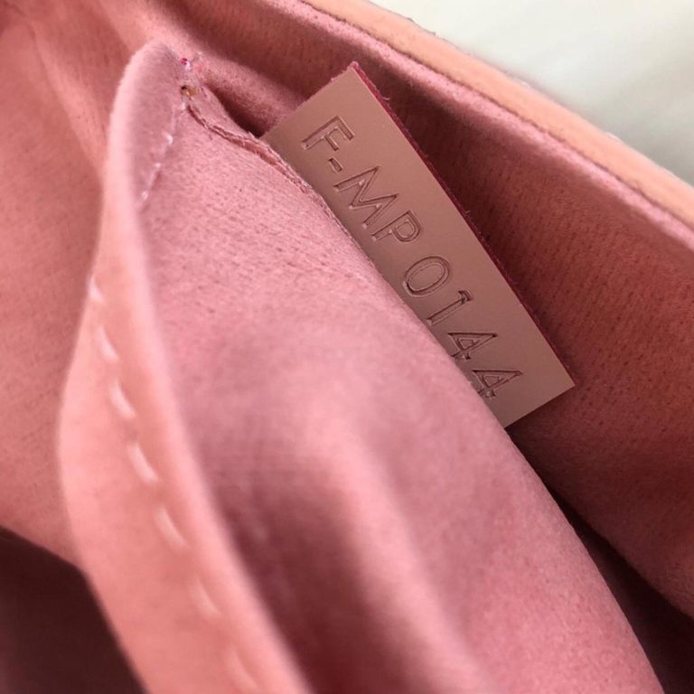 louis vuitton canta Twist MM pudra pembe 23x18x8