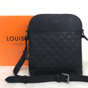 louis vuitton canta diatrict pochette erkek infini siyah 26x23