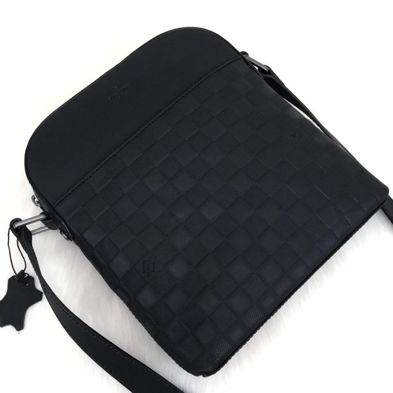 louis vuitton canta diatrict pochette erkek infini siyah 26x23