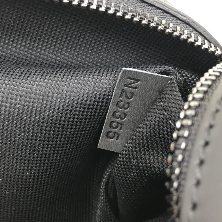 louis vuitton canta diatrict pochette erkek infini siyah 26x23
