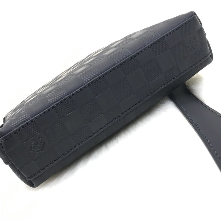 louis vuitton canta diatrict pochette erkek infini siyah 26x23