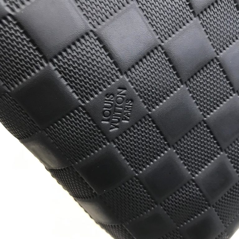 louis vuitton canta diatrict pochette erkek infini siyah 26x23