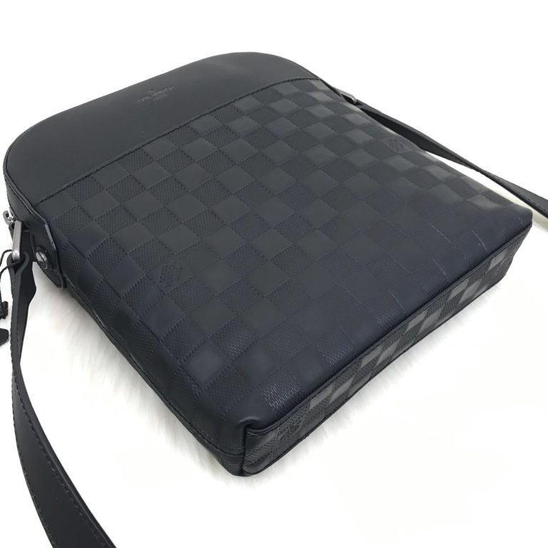 louis vuitton canta diatrict pochette erkek infini siyah 26x23