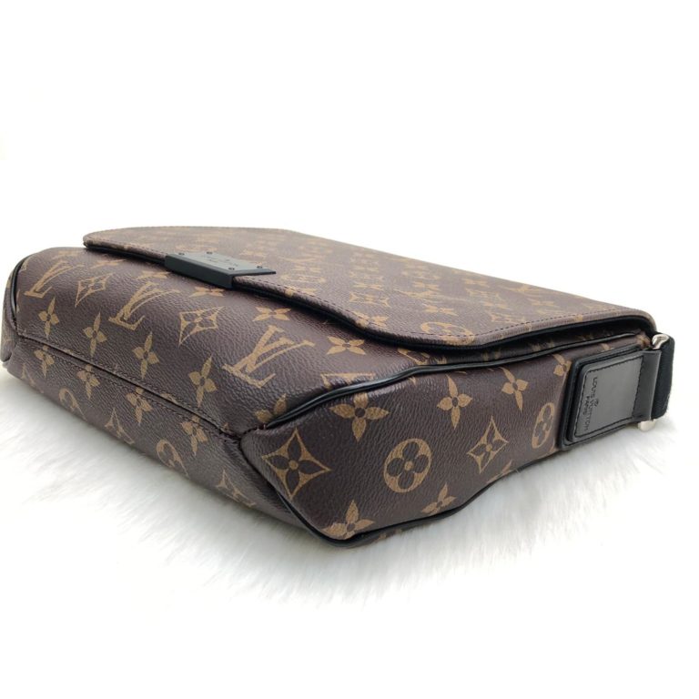 louis vuitton canta district PM monogram desen 25x25