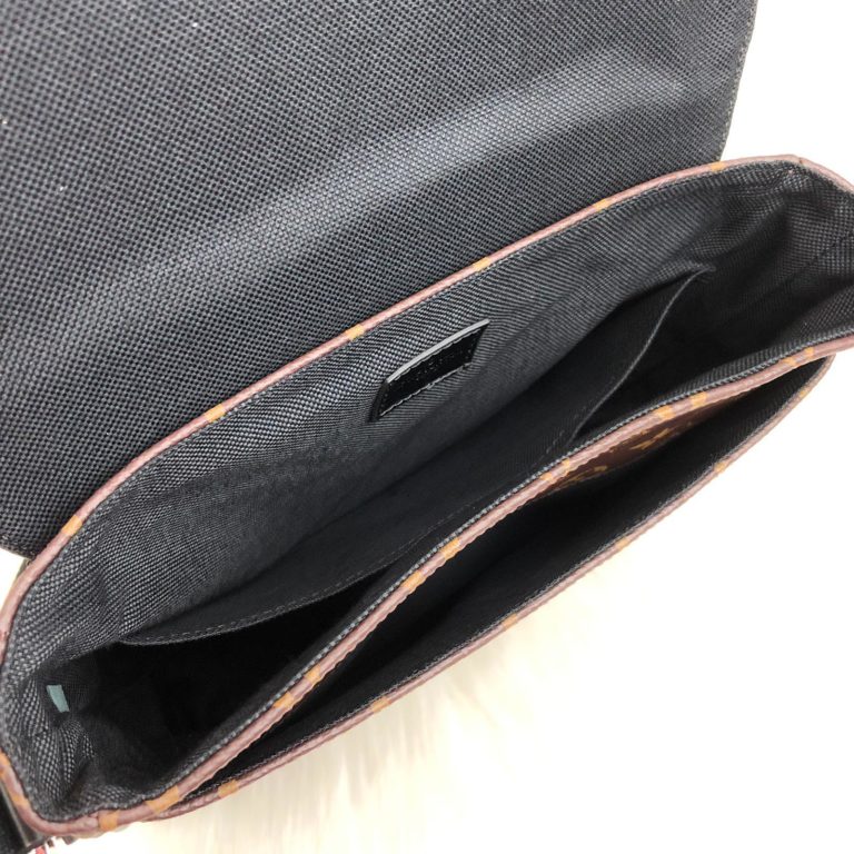 louis vuitton canta district PM monogram desen 25x25