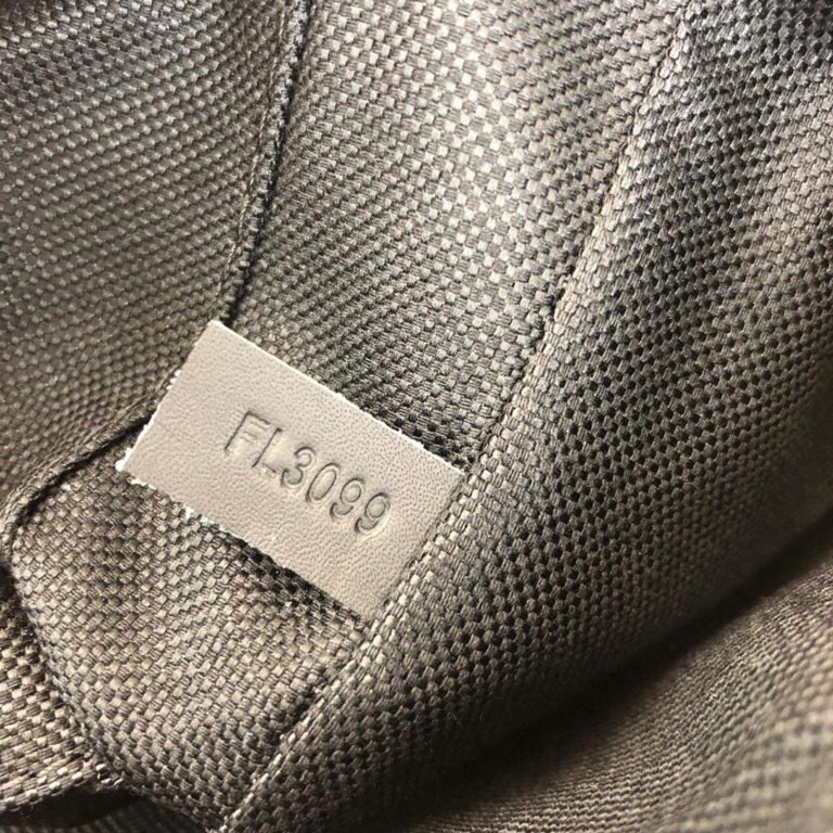 louis vuitton canta postaci District PM infini 25x25