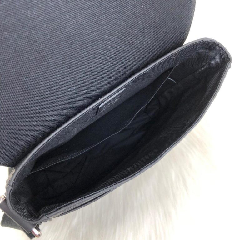 louis vuitton canta postaci District PM infini 25x25