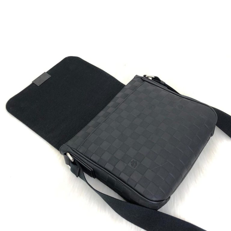 louis vuitton canta postaci District PM infini 25x25