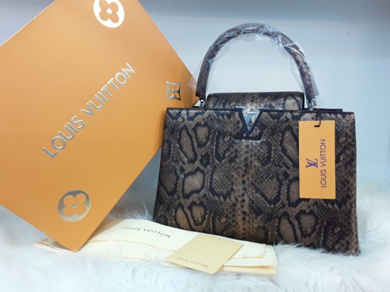 louis vuitton canta suni deri capucines cift askili yilan deseni siyah bakir 36x23