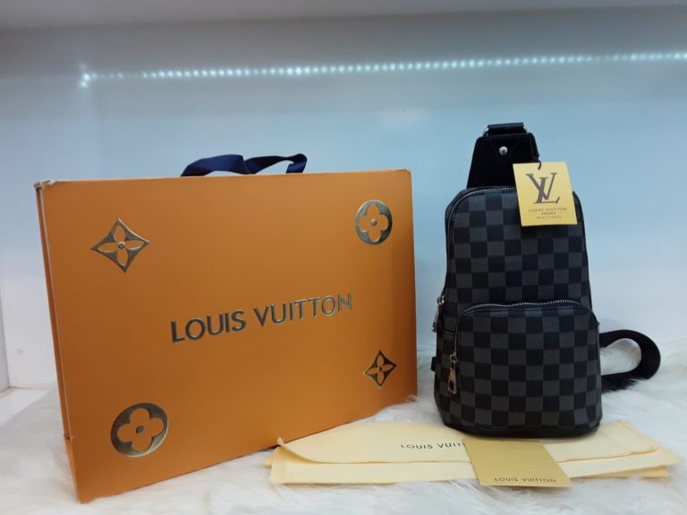 louis vuitton canta suni deri erkek omuz damier siyah 30x20