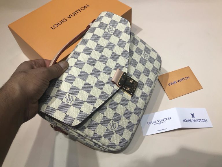 louis vuitton canta suni deri pochette metis beyaz damier 24x20