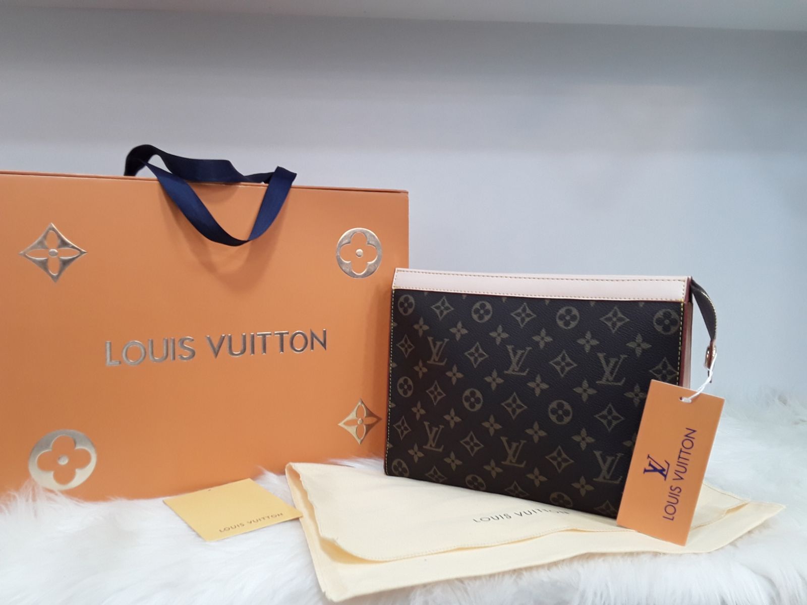 louis vuitton canta suni deri portfoy clutch krem 25x15 - Çanta Nişantaşı