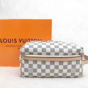 louis vuitton canta toiletry erkek el cantasi damier beyaz 24x14