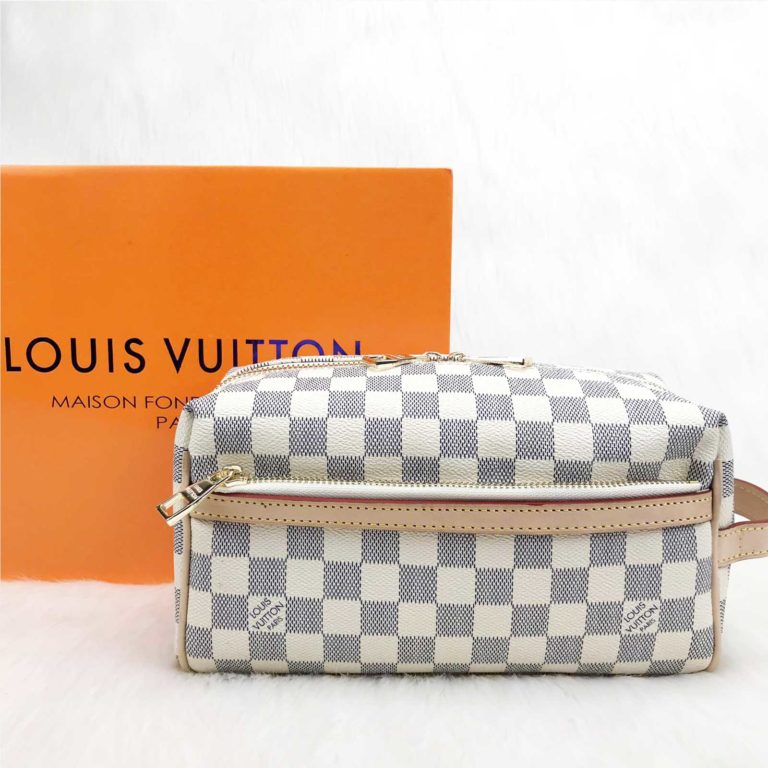 louis vuitton canta toiletry erkek el cantasi damier beyaz 24x14