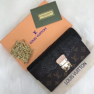 louis vuitton cuzdan Pallas zincirli piton siyah 19x13