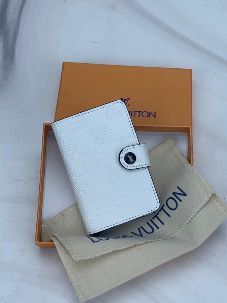 louis vuitton kartlik mekanizmali infini beyaz 11x7cm