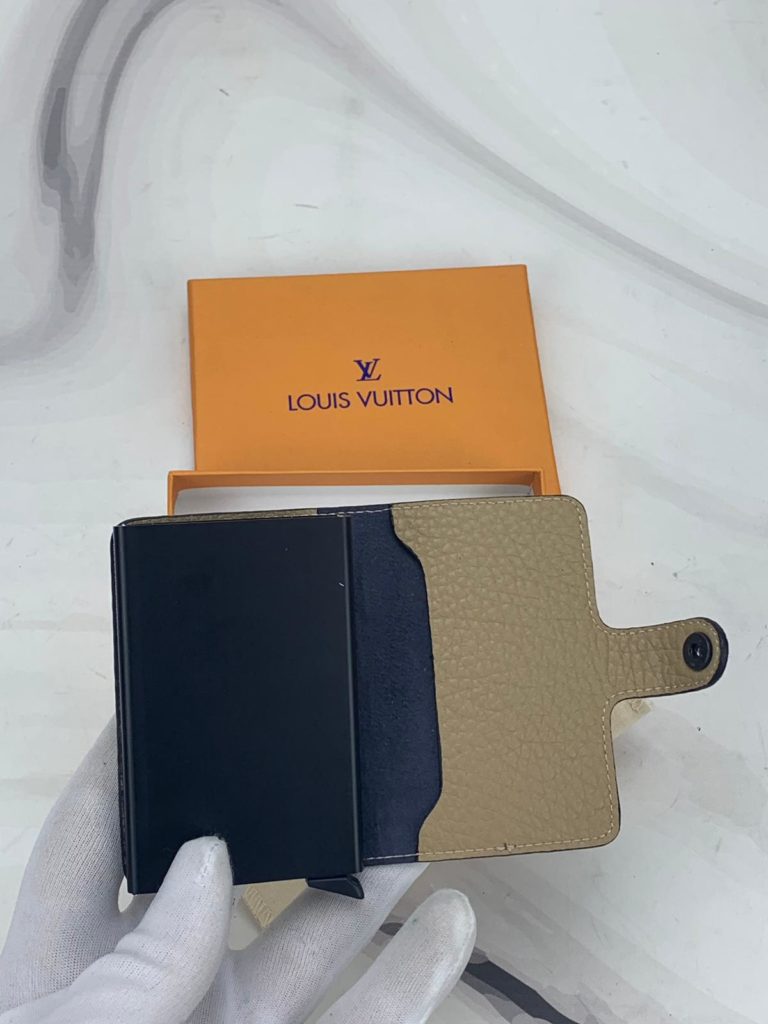 louis vuitton kartlik mekanizmali infini vizon 11x7cm