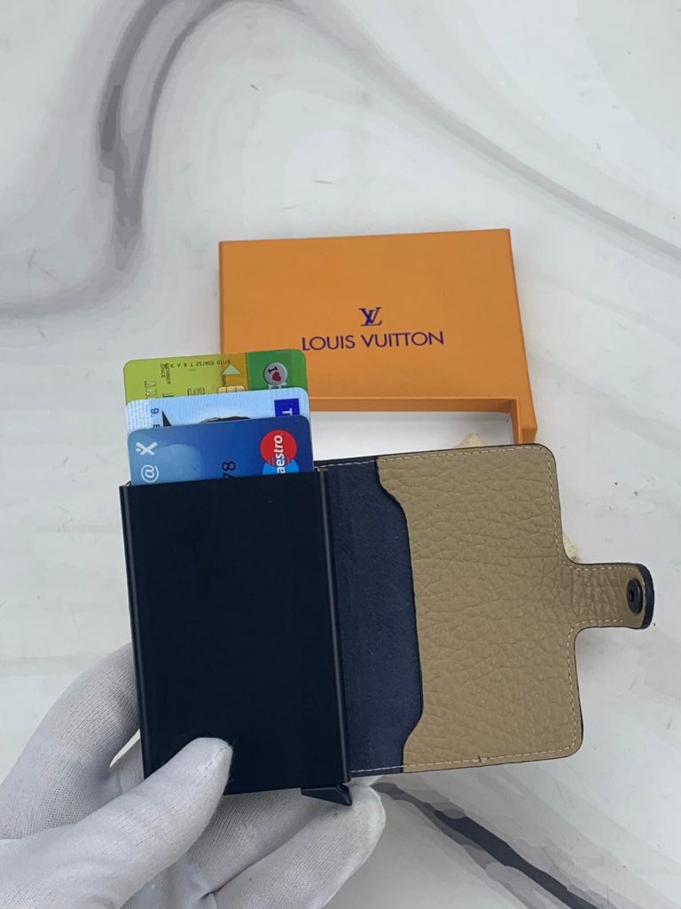 louis vuitton kartlik mekanizmali infini vizon 11x7cm