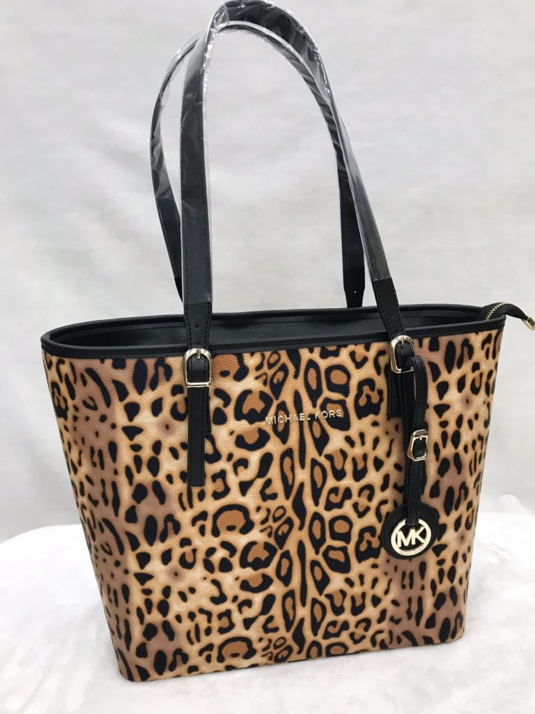 Michael kors canta suni deri omuz buyuk boy ici bolmeli leopar desenli