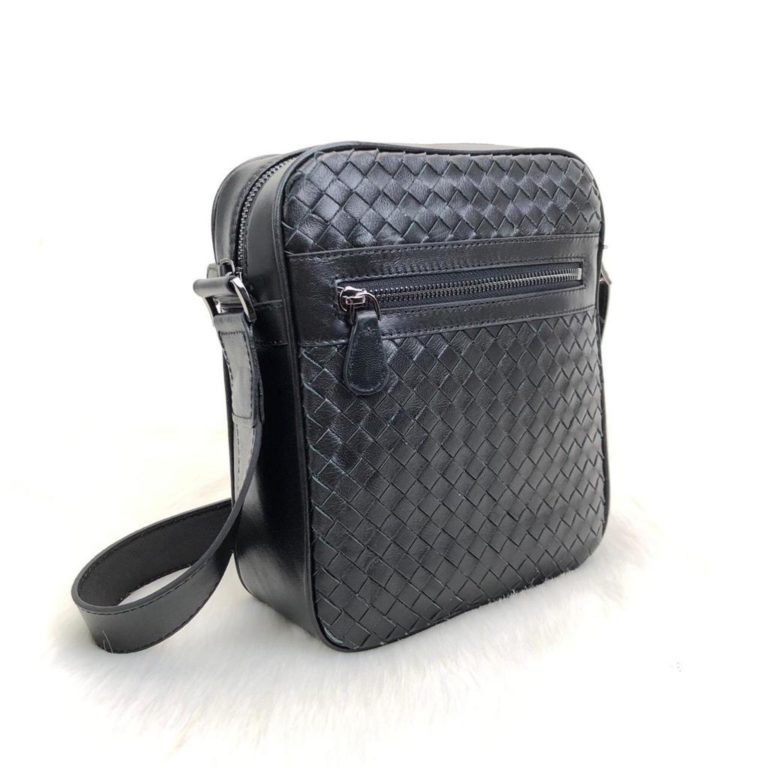 bottega veneta canta erkek postaci 24x20x7