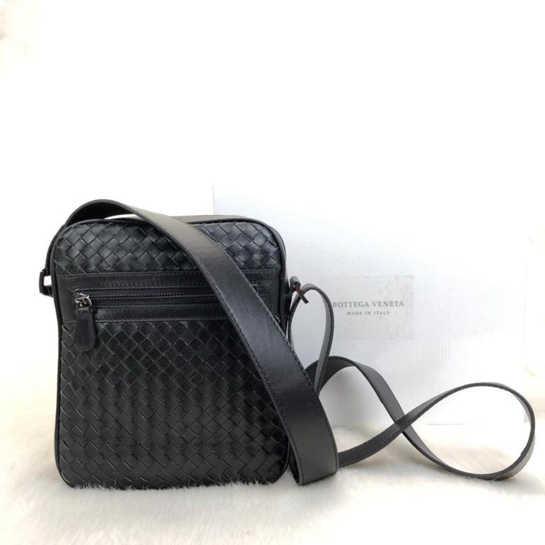 bottega veneta canta erkek postaci 24x20x7