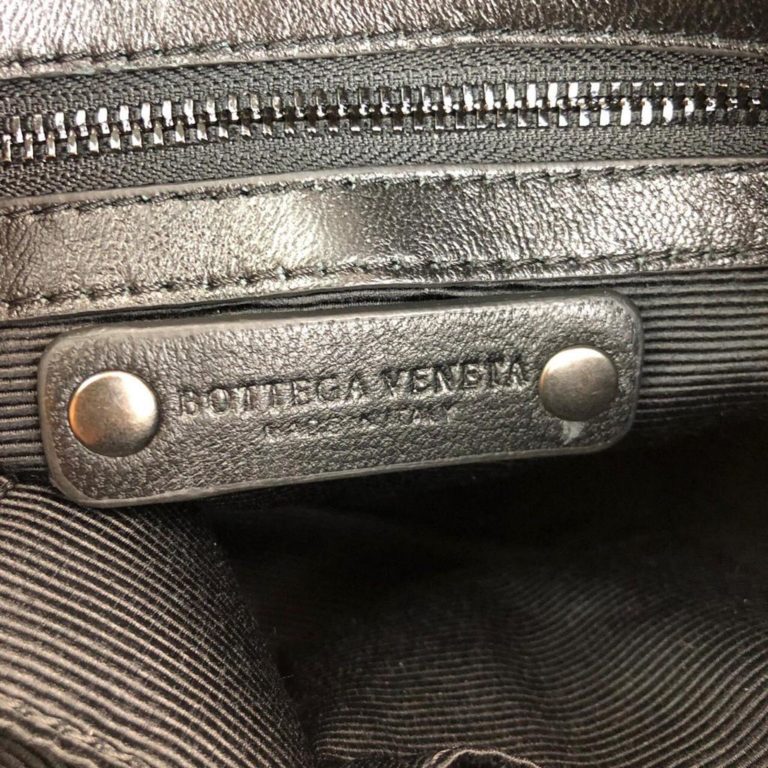 bottega veneta canta erkek postaci 24x20x7