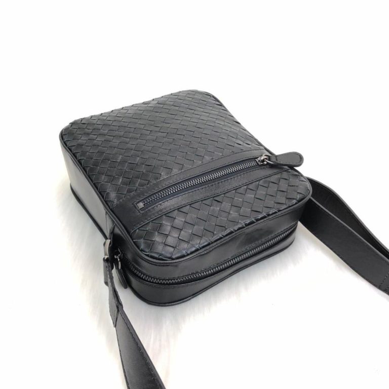 bottega veneta canta erkek postaci 24x20x7