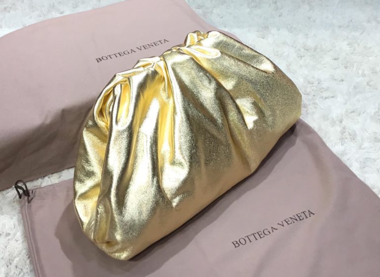 bottega veneta canta pouch duz gold parlak 35x20