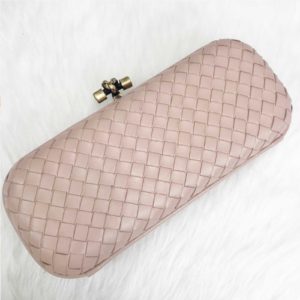 bottega veneta canta stretch knot clutch buyuk boy pudra pembe 25x9