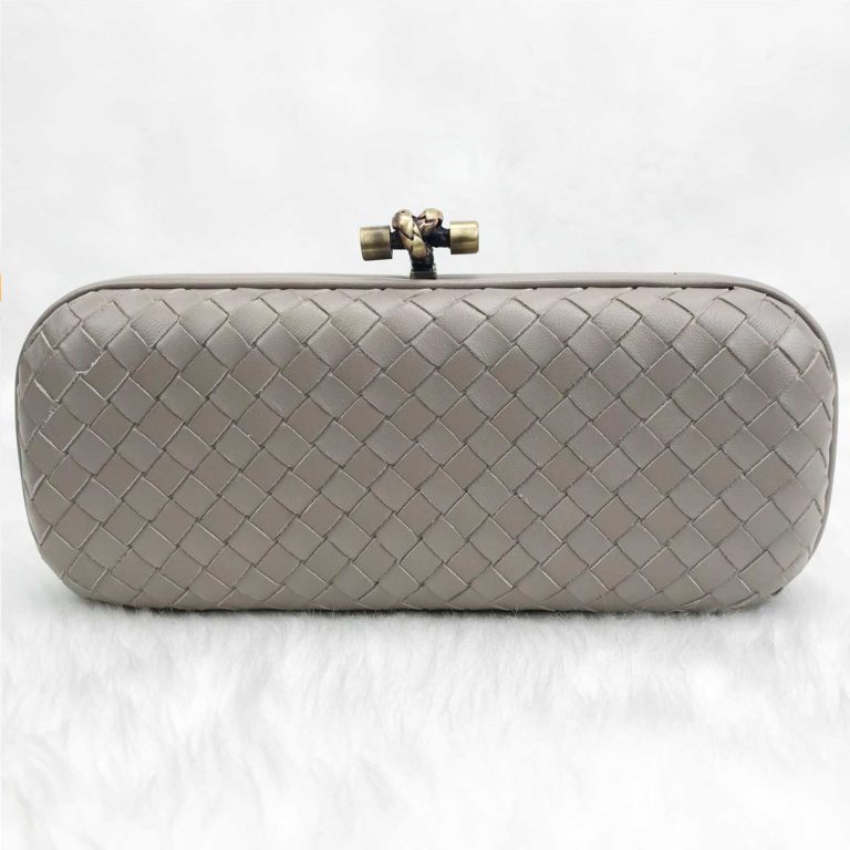 bottega veneta canta stretch knot clutch buyuk boy vizon 25x9