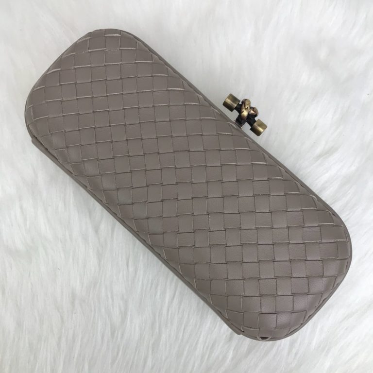 bottega veneta canta stretch knot clutch buyuk boy vizon 25x9