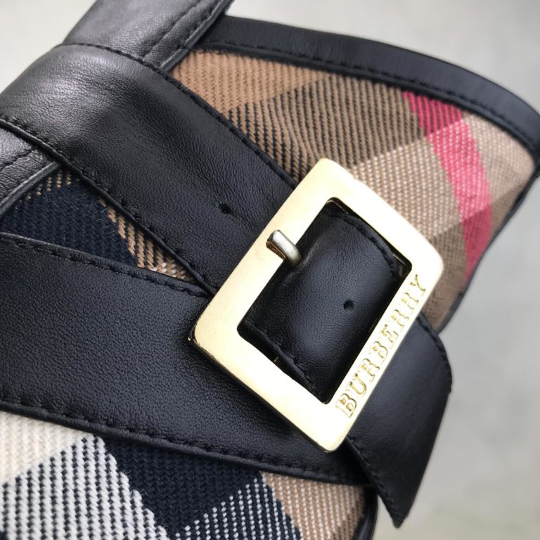 burberry bot siyah ekose