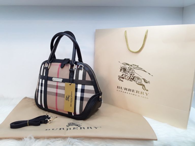 burberry canta suni deri ekose capraz askili siyah