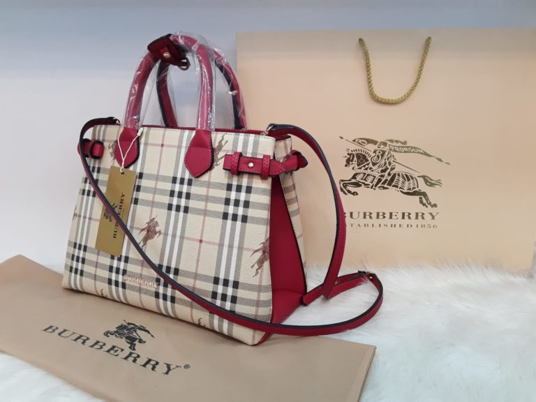 burberry canta suni deri logo baskili capraz askili kirmizi