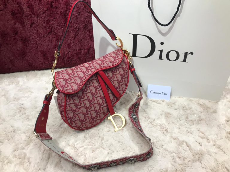 christian dior canta saddle suni deri askili 25x20x6 desenli kirmizi