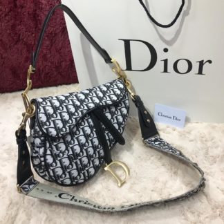 christian dior canta saddle suni deri askili 25x20x6 desenli siyah beyaz