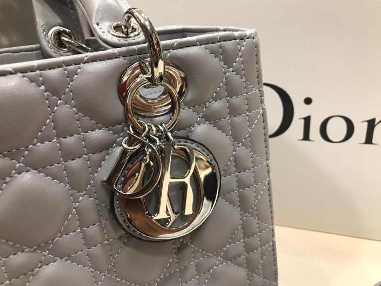 christian dior canta suni deri orta boy gri