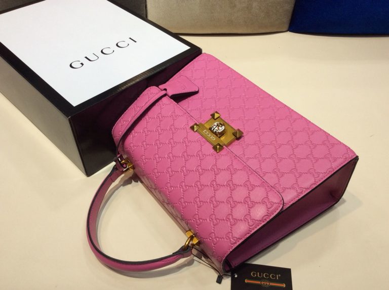 gucci suni deri canta supreme capraz askili buyuk boy pembe