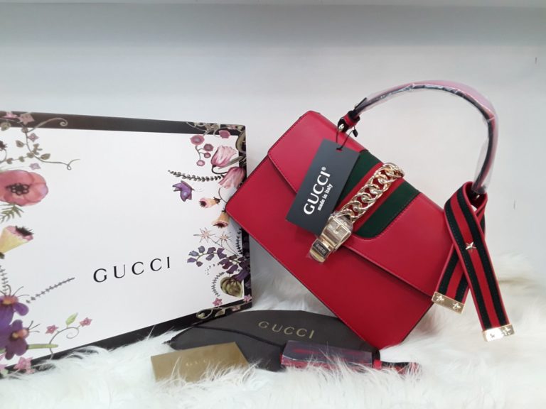 gucci suni deri canta sylvie buyuk boy cift askili kirmizi 30x20