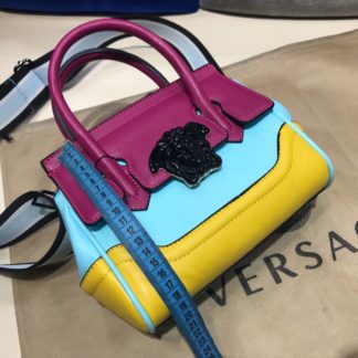 versace canta suni deri palazzo mini boyut capraz askili mavi pembe sari 22x19