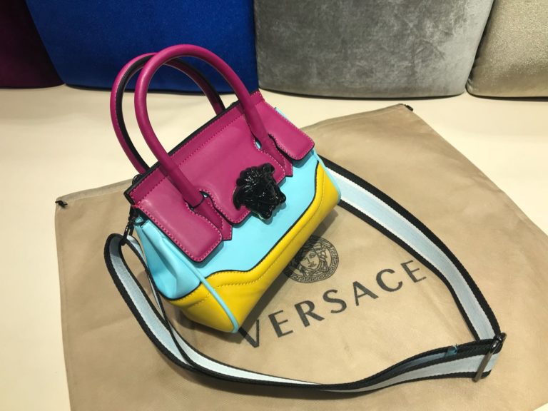 versace canta suni deri palazzo mini boyut capraz askili mavi pembe sari 22x19