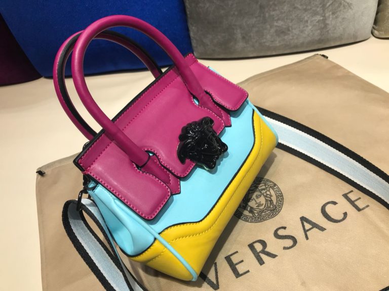 versace canta suni deri palazzo mini boyut capraz askili mavi pembe sari 22x19