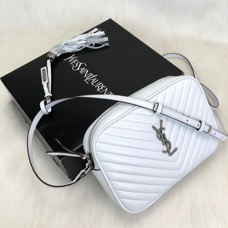 ysl saint laurent canta Lou postaci cantasi beyaz silver 23x16cm