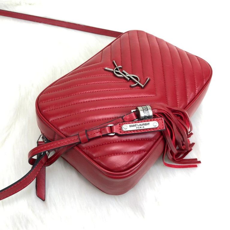 ysl saint laurent canta Lou postaci cantasi kirmizi silver 23x16cm