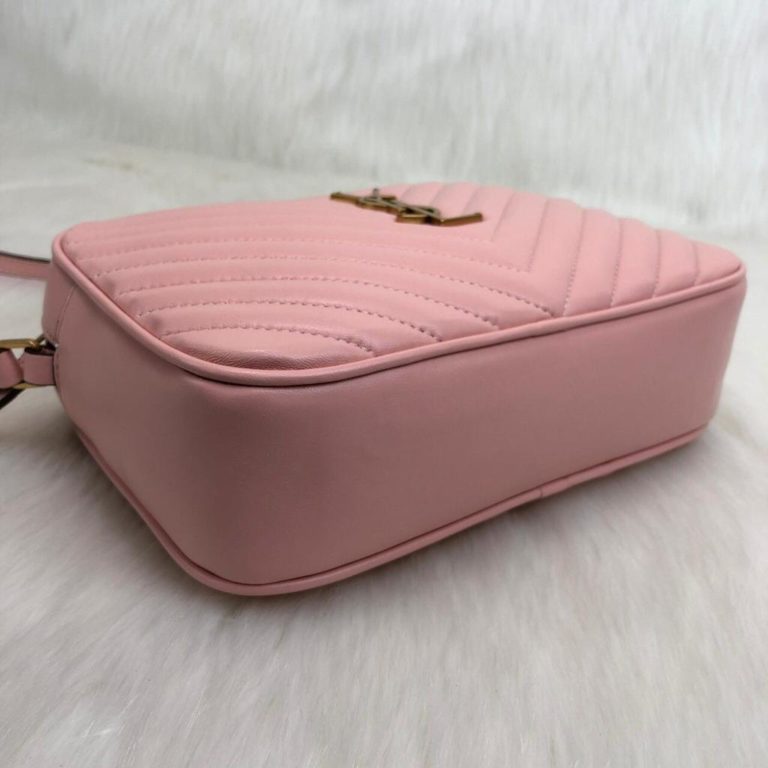 ysl saint laurent canta Lou postaci cantasi pembe gold 23x16cm