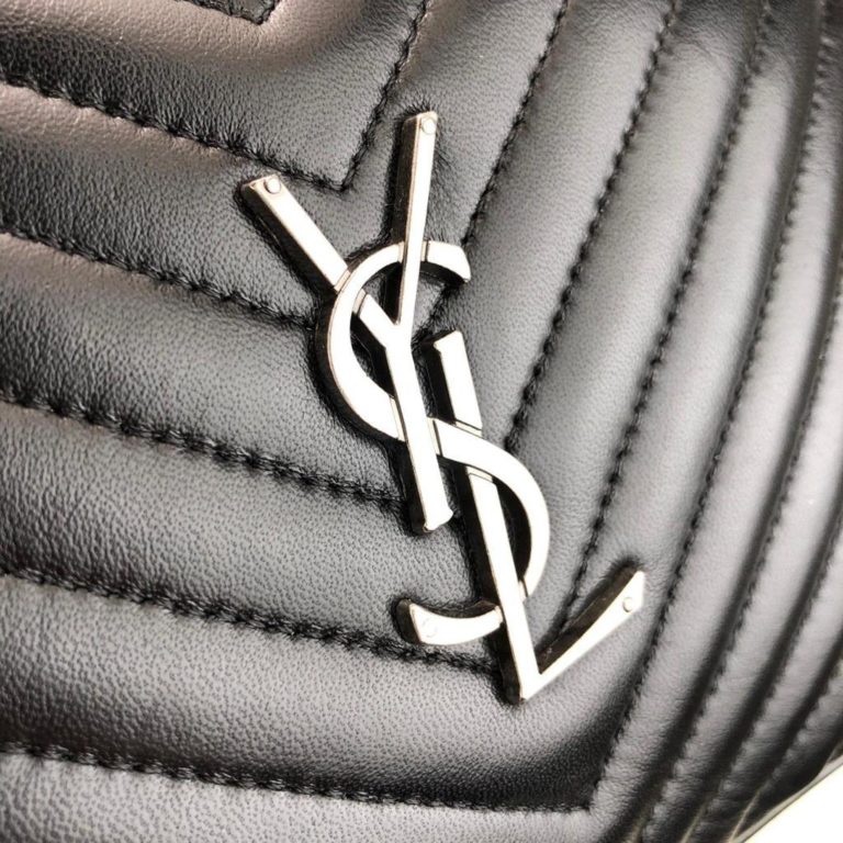 ysl saint laurent canta Lou postaci cantasi siyah silver 23x16cm