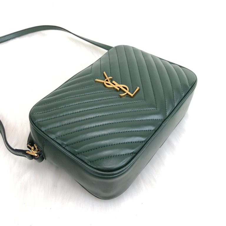 ysl saint laurent canta Lou postaci cantasi yesil gold 23x16cm