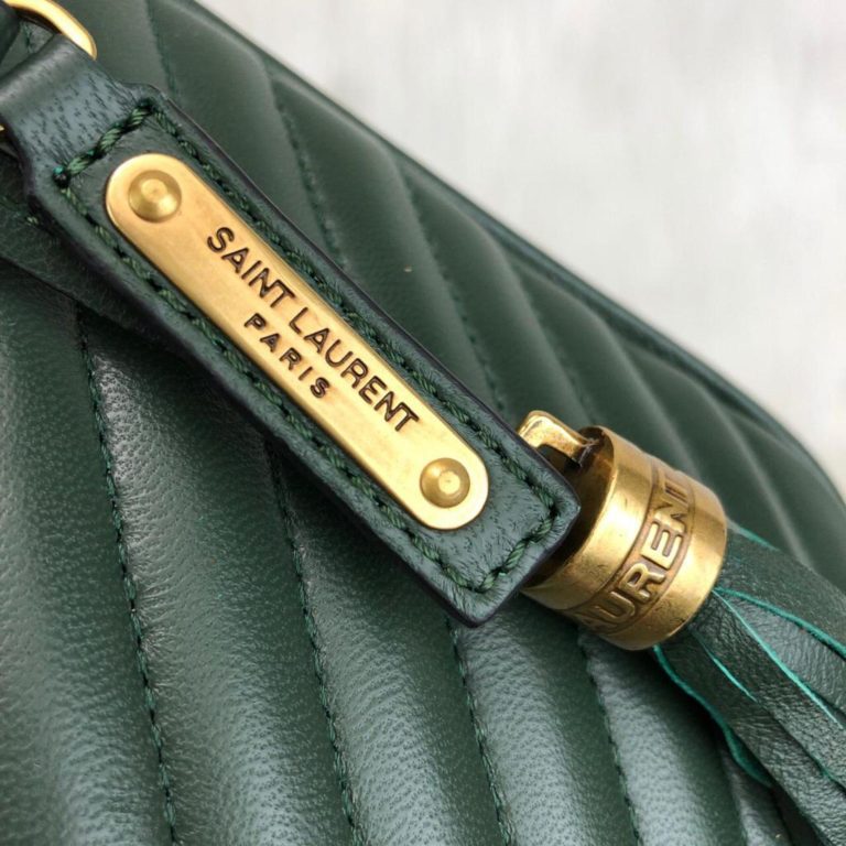 ysl saint laurent canta Lou postaci cantasi yesil gold 23x16cm