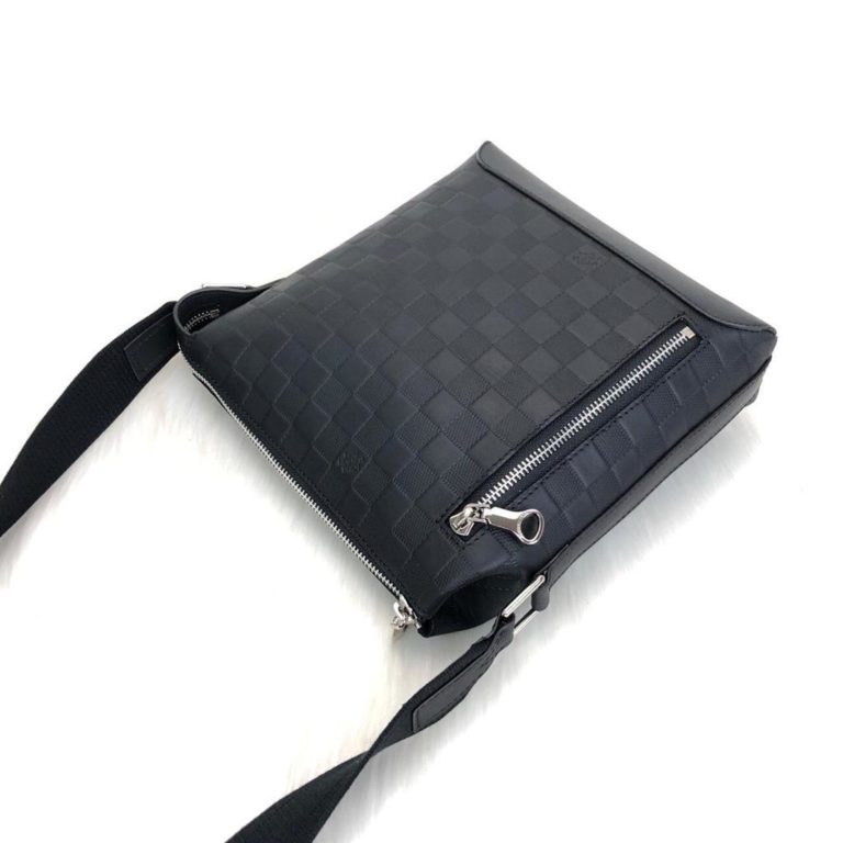 louis vuitton canta Infinity erkek postaci cantasi siyah 24.5x21